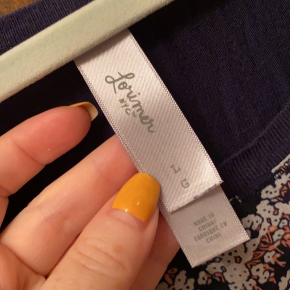 Cute light and flowy shirt size L - Picture 2 of 5